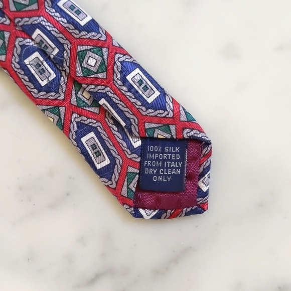 NWT. Bass 100% Italian Silk Tie with Multicolor Design Patterns. - Picture 5 of 5